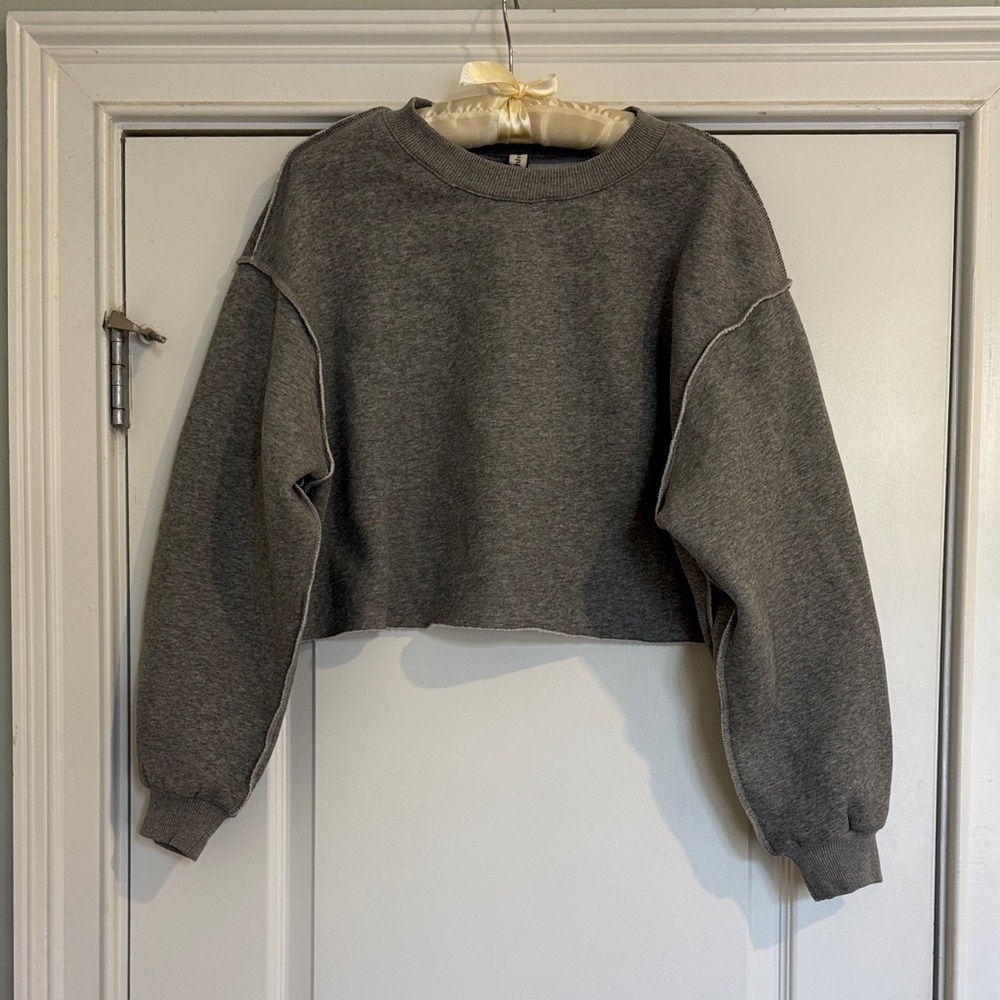 Amazhiyu Gray Cropped Sweatshirt